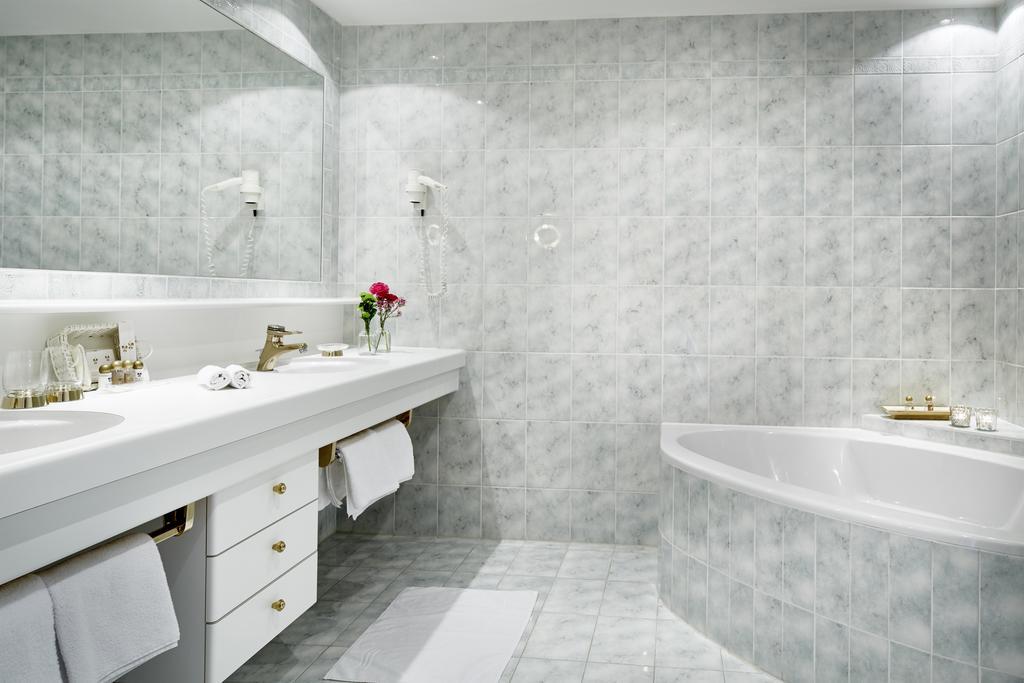 Hotel Hirlanda Zürs Buitenkant foto