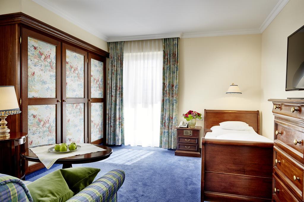 Hotel Hirlanda Zürs Kamer foto