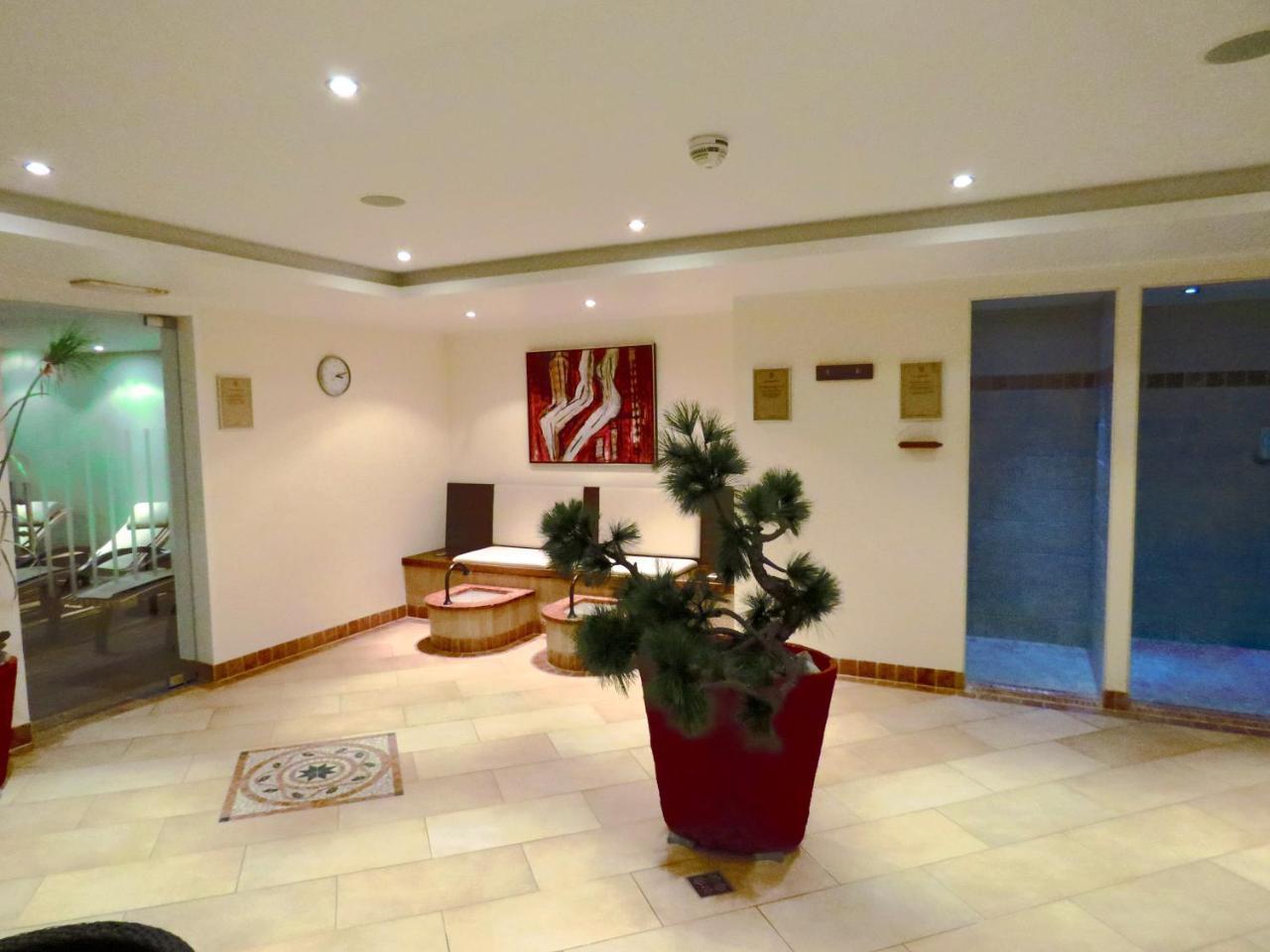 Hotel Hirlanda Zürs Buitenkant foto